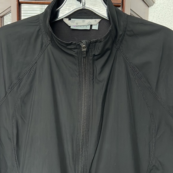 Atheleta Lightweight Running Jacket with reflective back and pockets - Picture 2 of 13
